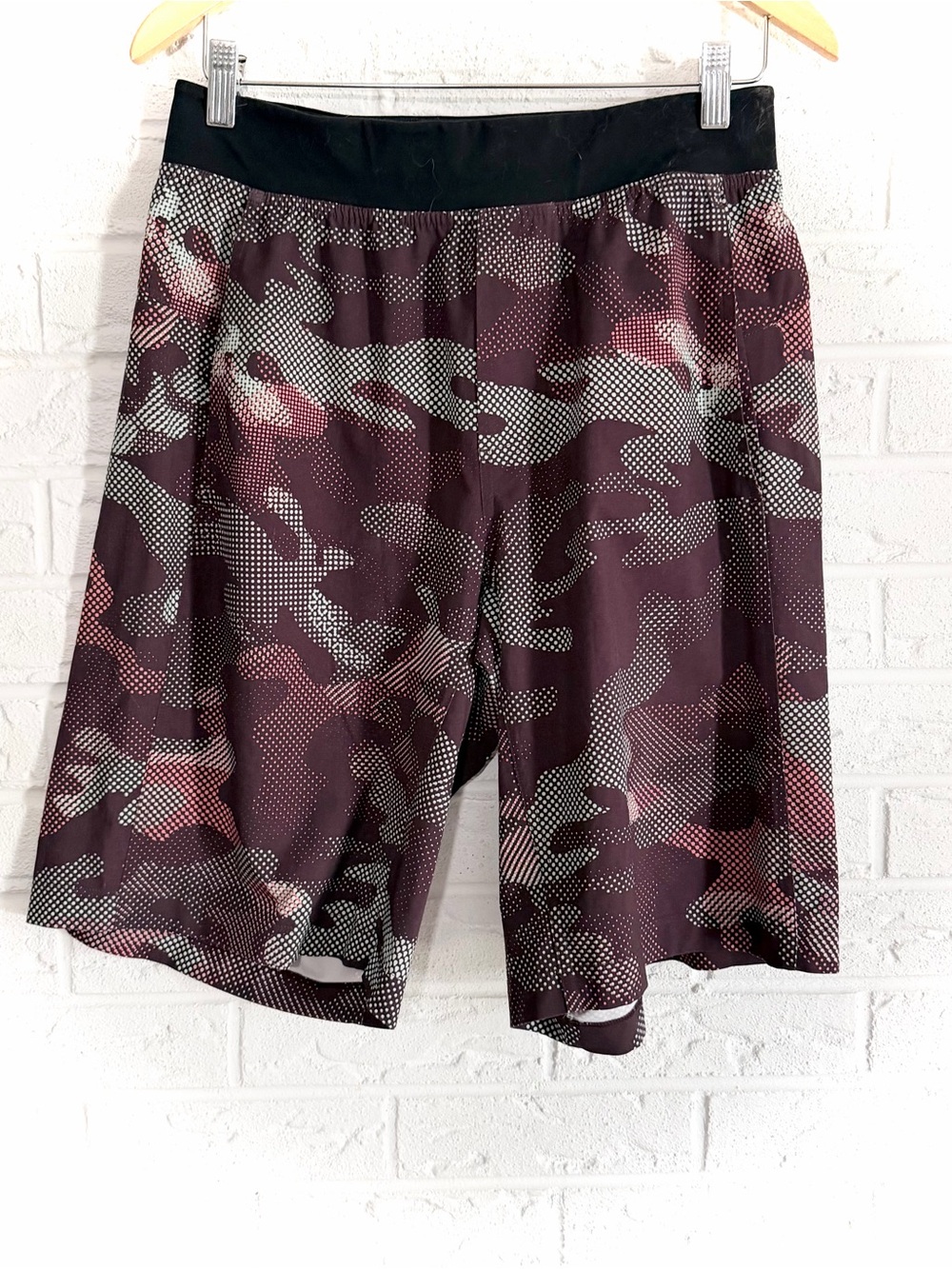 Lululemon T.H.E. Linerless shorts 9” pebble camo Size Medium